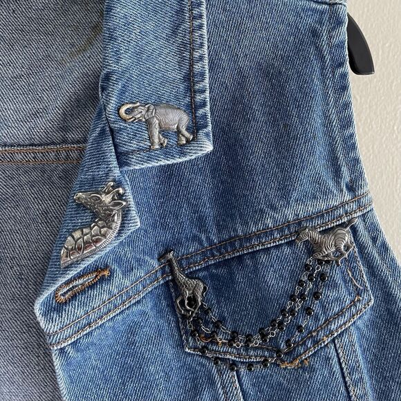 Vintage Sleeveless Jean Jacket Size L Vest Animals Pins Blue Denim 80s Music - Picture 5 of 13